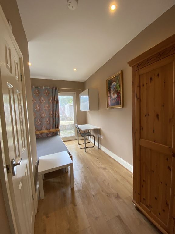 Property photo 2 of 8 Room B 1
