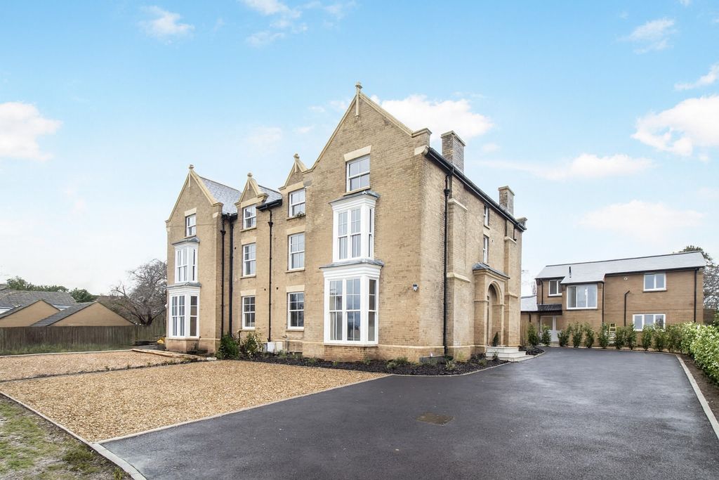 Property photo 2 of 25