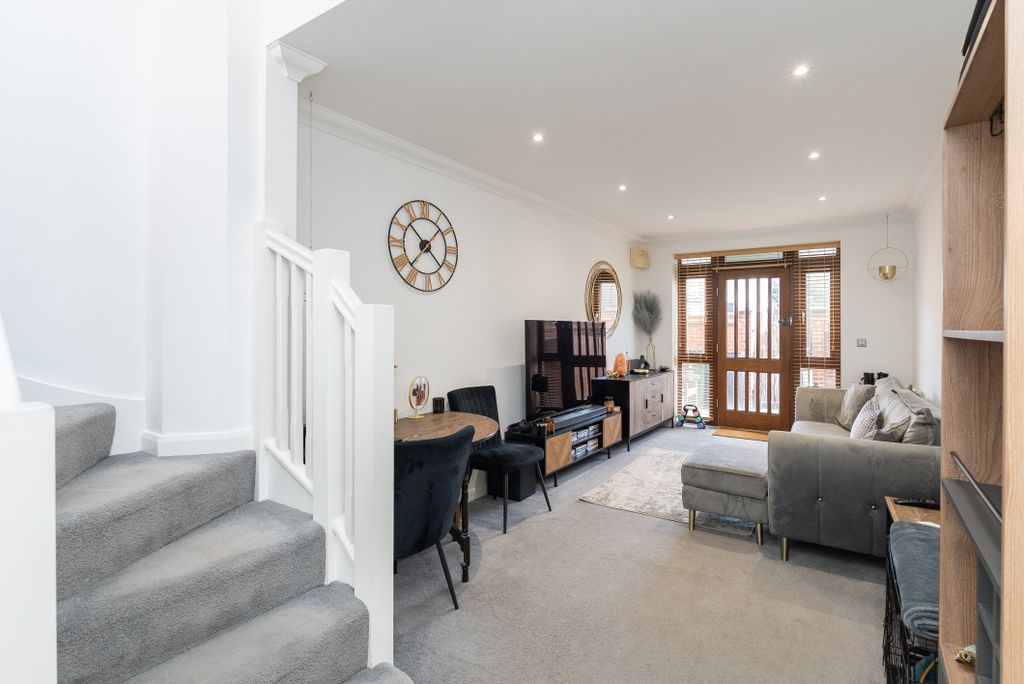 Property photo 3 of 9 Dsc00961