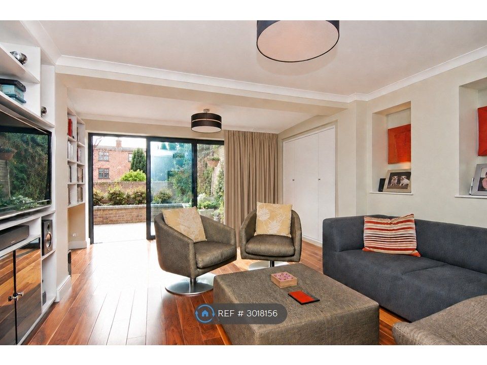 Property photo 1 of 14 Living Room