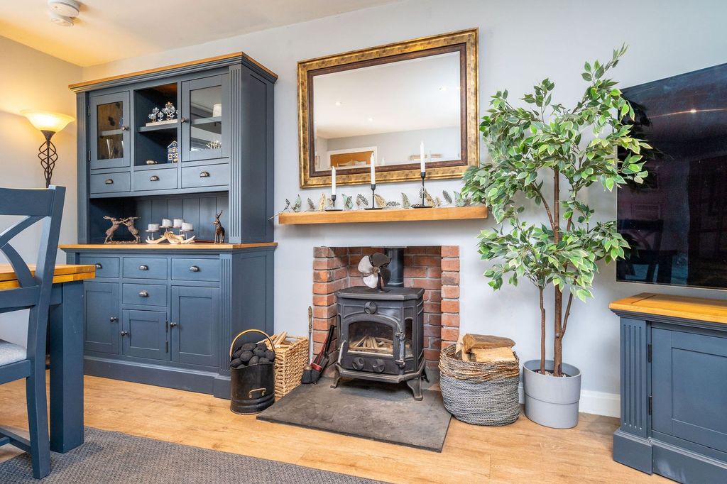 Property photo 3 of 48