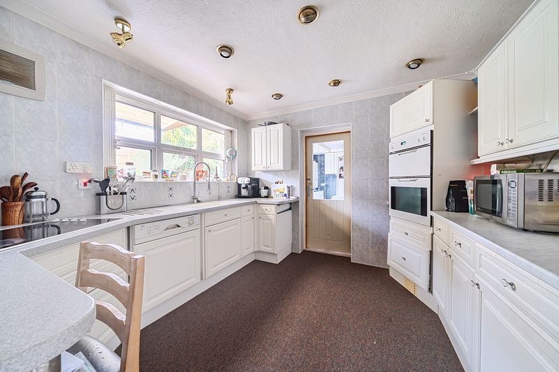 Property photo 2 of 20 Kitchen