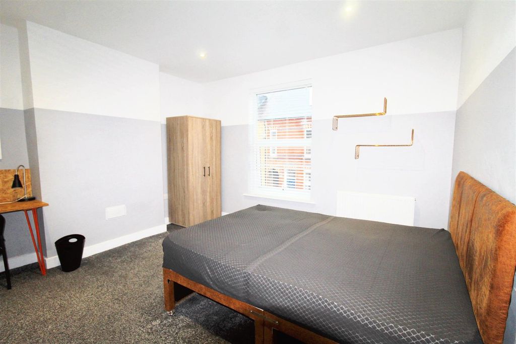 Property photo 3 of 13 Room 3 Bed 2.Jpg