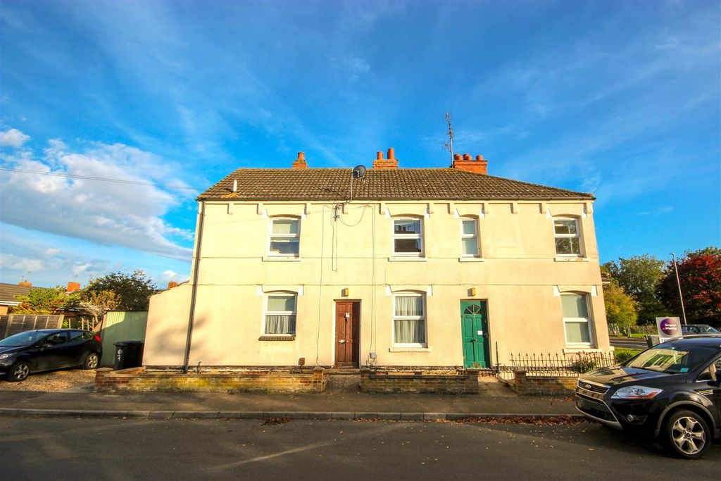 Property photo 1 of 9 Side View.Jpg