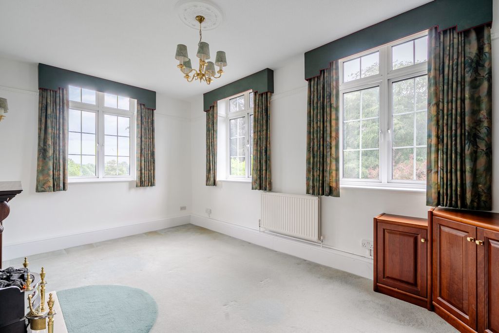 Property photo 2 of 17 Sitting Room