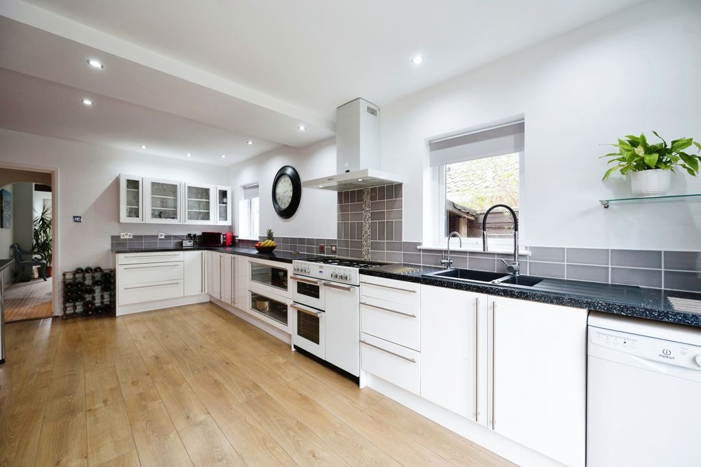 Property photo 3 of 19 Photography