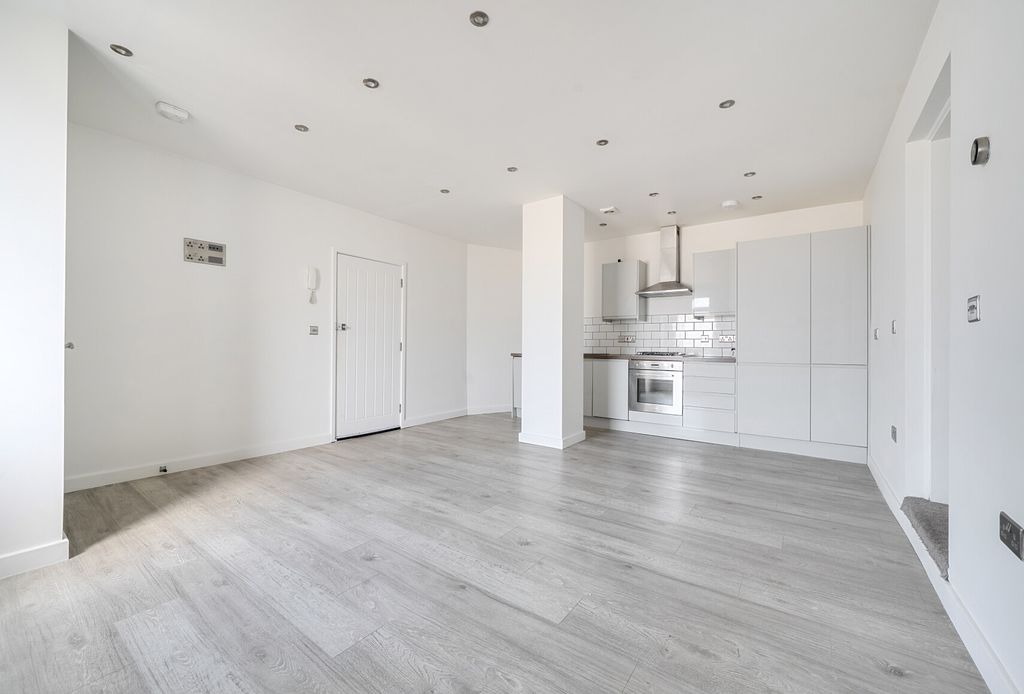 Property photo 1 of 14 1456423-6-69Fa02E...