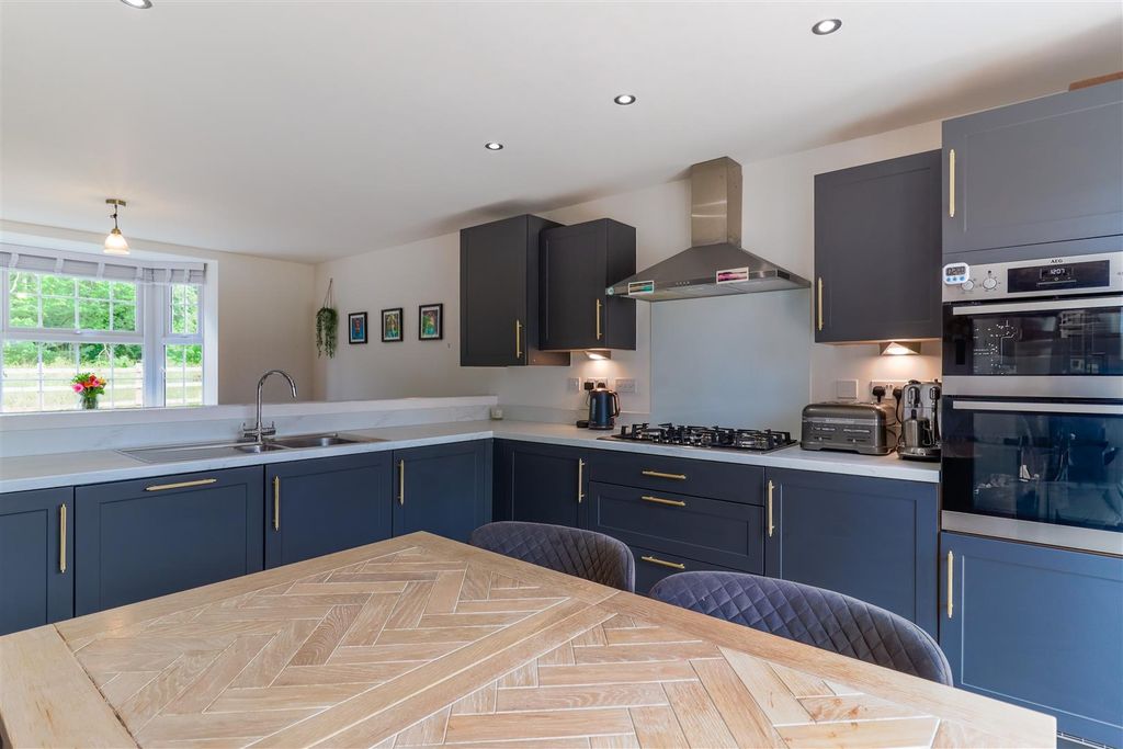 Additional image 6 of 4 bed detached house to rentFurnace Fields, Bishops Itchington, Southam CV47