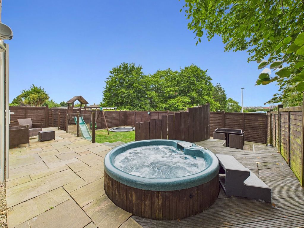Property photo 2 of 32