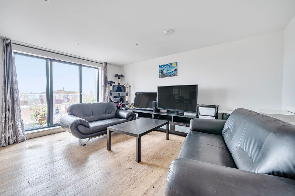 Property photo 3 of 12