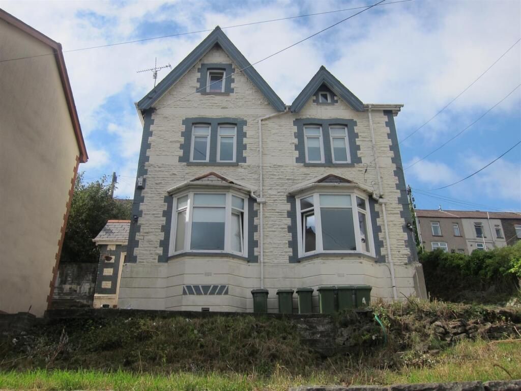 Property photo 1 of 32