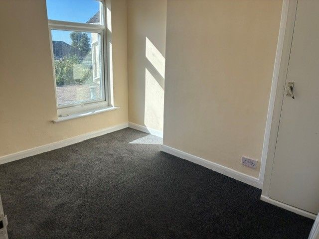 Property photo 3 of 6 Bedroom