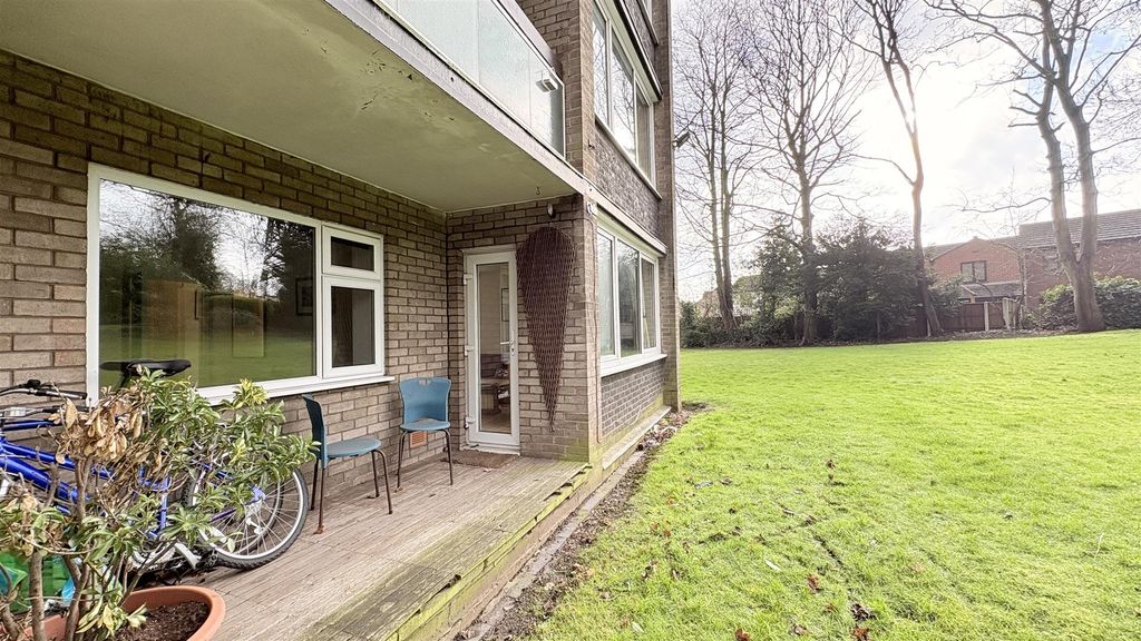 Property photo 1 of 14 Approach