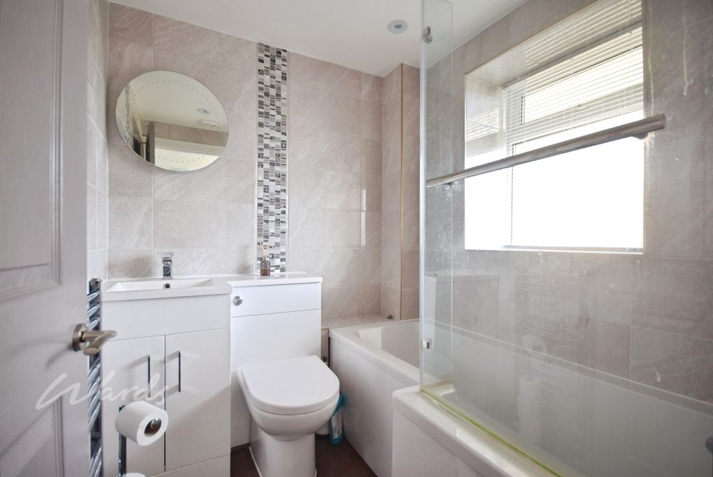 Property photo 3 of 11 Gateway 35 Bathro...