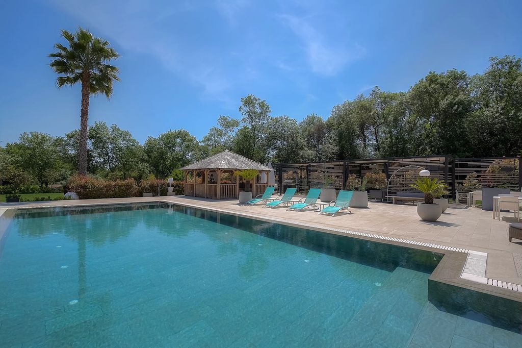 Property photo 3 of 47