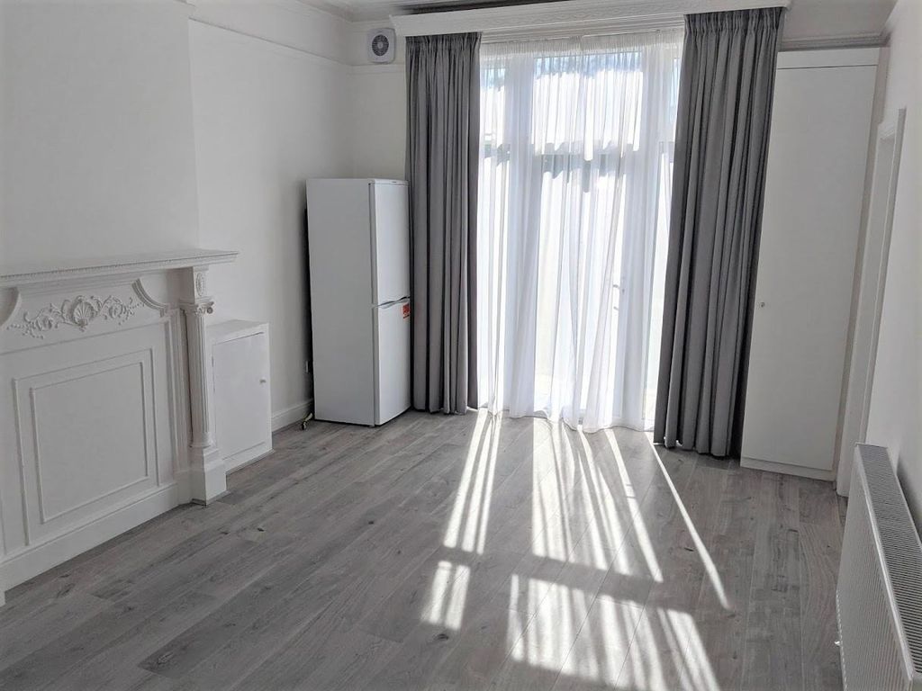 Property photo 2 of 6 3793233