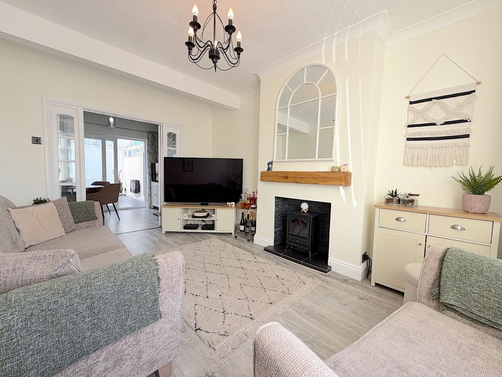 Property photo 2 of 19