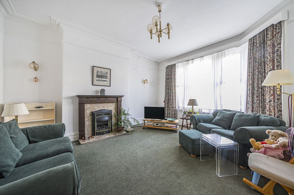 Property photo 2 of 20