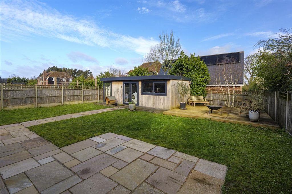 Property photo 2 of 33