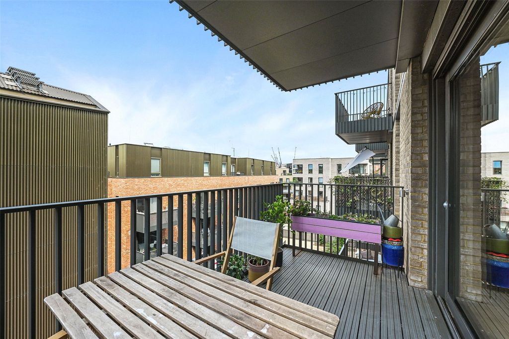Property photo 3 of 17 Balcony