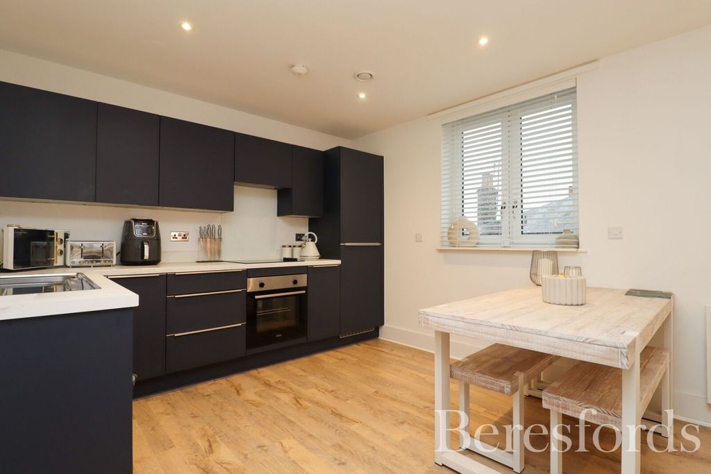 Property photo 2 of 8 Picture 2