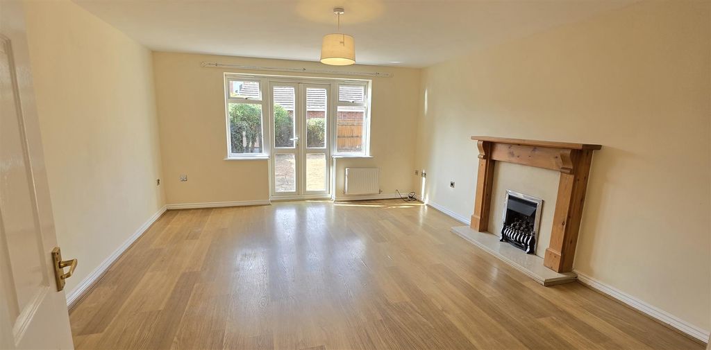 Property photo 3 of 13 Lounge/Dining Room