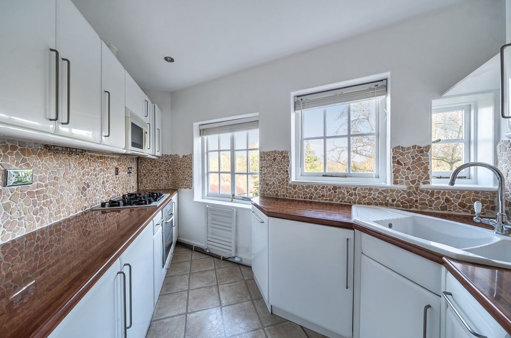 Property photo 3 of 8 1405814-5-69934Fd...