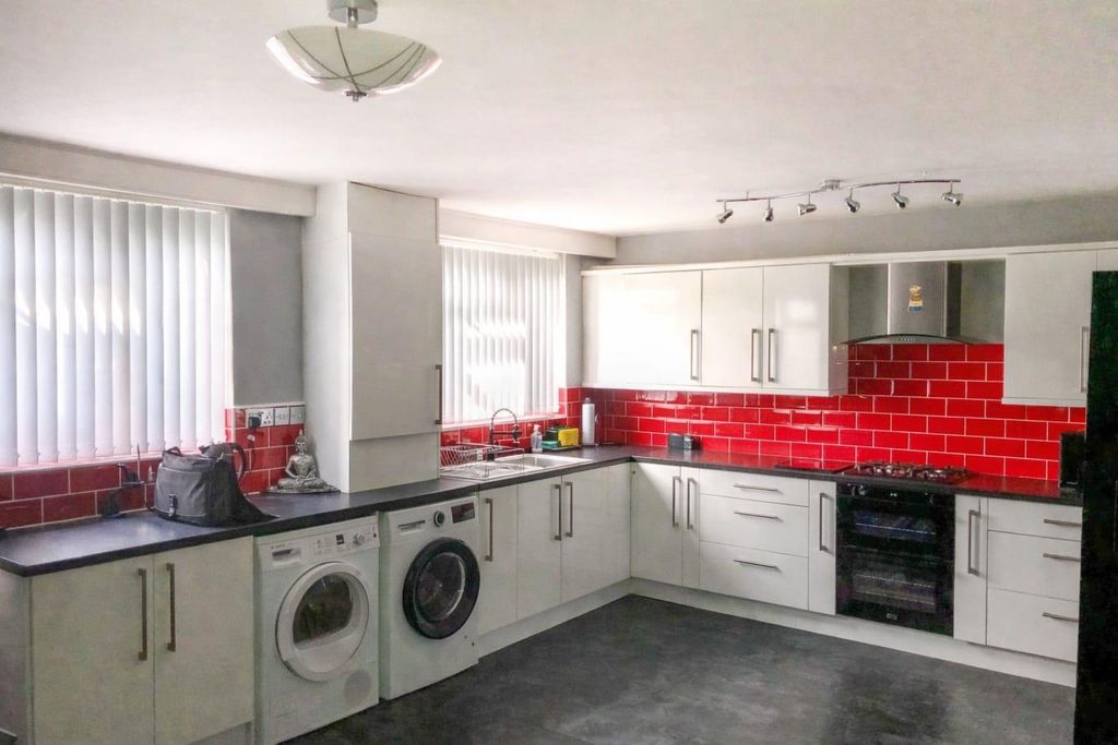 Property photo 2 of 9