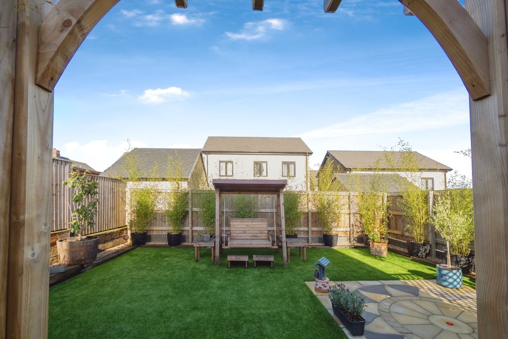 Property photo 3 of 19 Garden