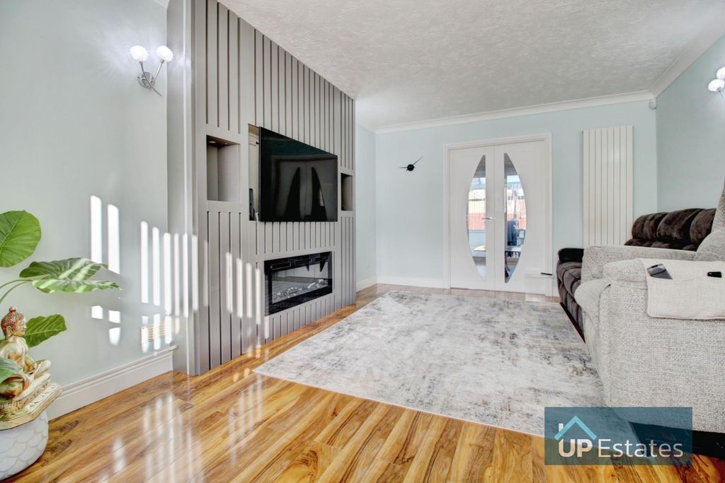 Property photo 2 of 31