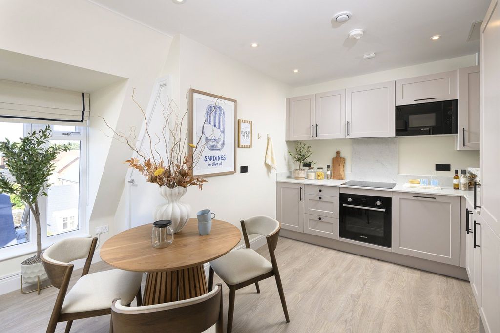 Property photo 2 of 11 Picture No. 17