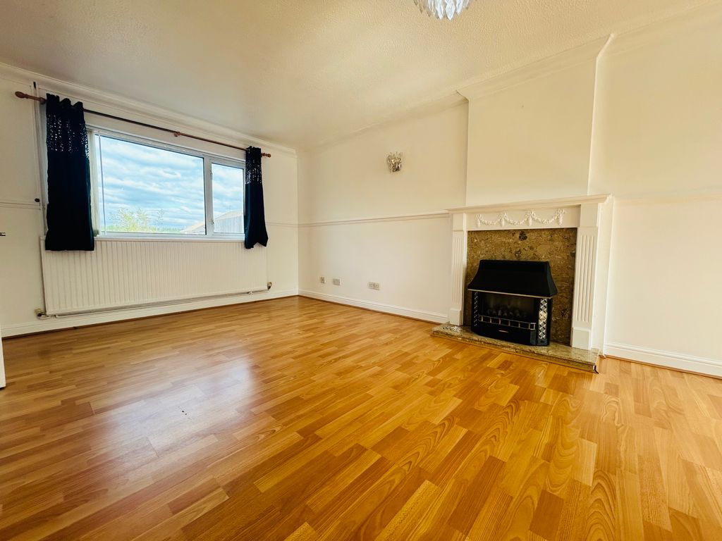 Property photo 3 of 9 Living Room