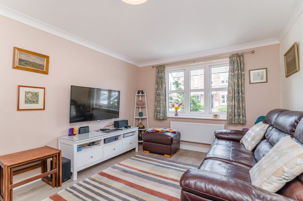 Property photo 2 of 33