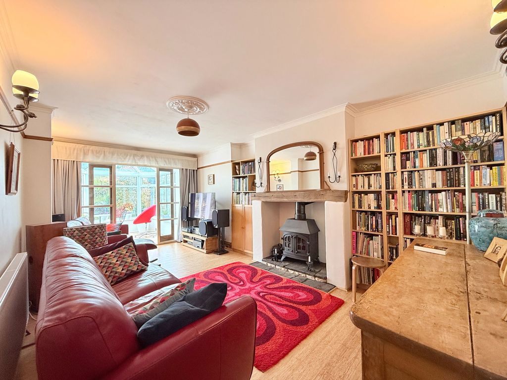 Property photo 2 of 27