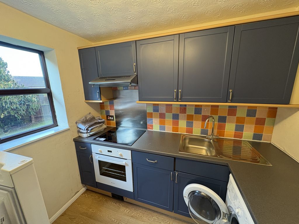 Property photo 3 of 9 Kitchen