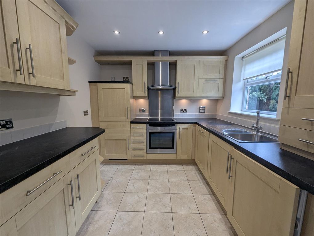 Property photo 3 of 14 Kitchen