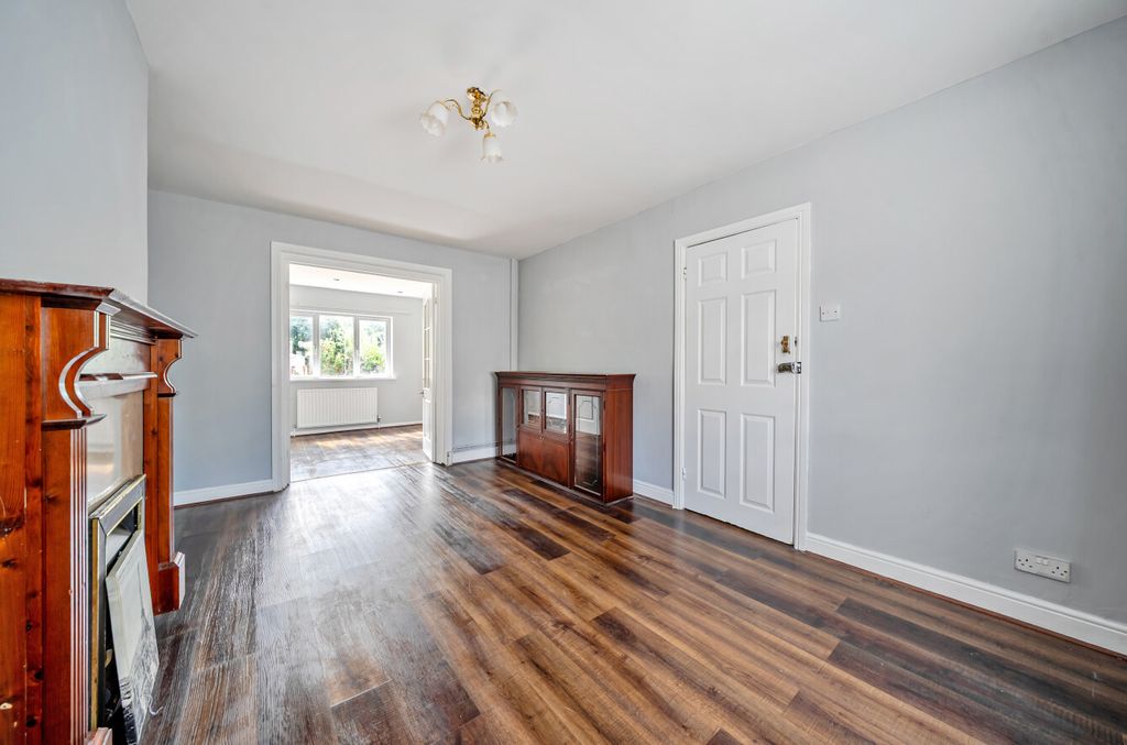 Property photo 2 of 20 1513783-12-6A8ee0...
