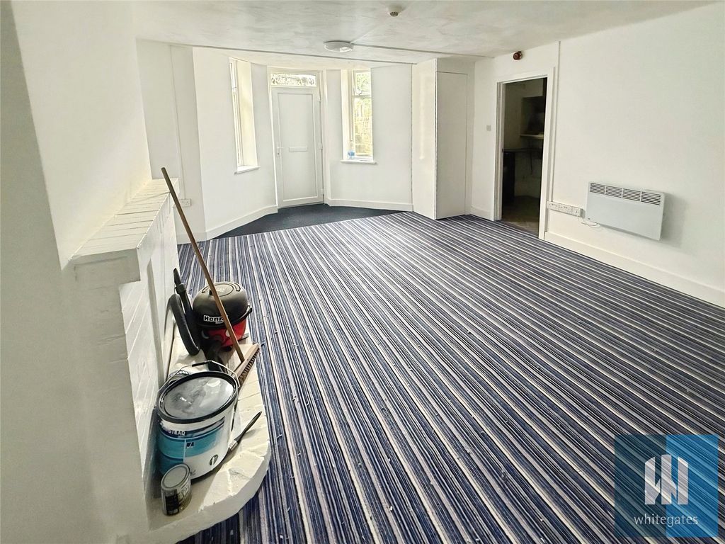 Property photo 2 of 8 Picture No. 11