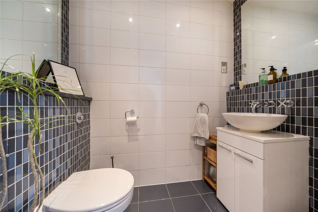 Property photo 3 of 23 Picture No. 14