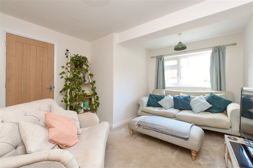 Property photo 1 of 14 Lounge