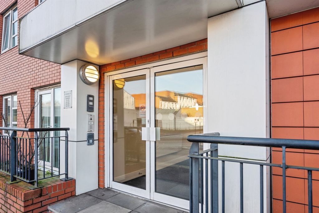 Property photo 2 of 13