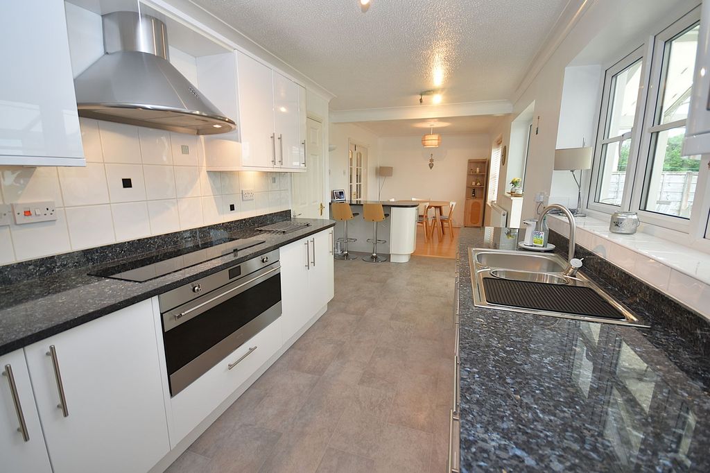 Property photo 2 of 37