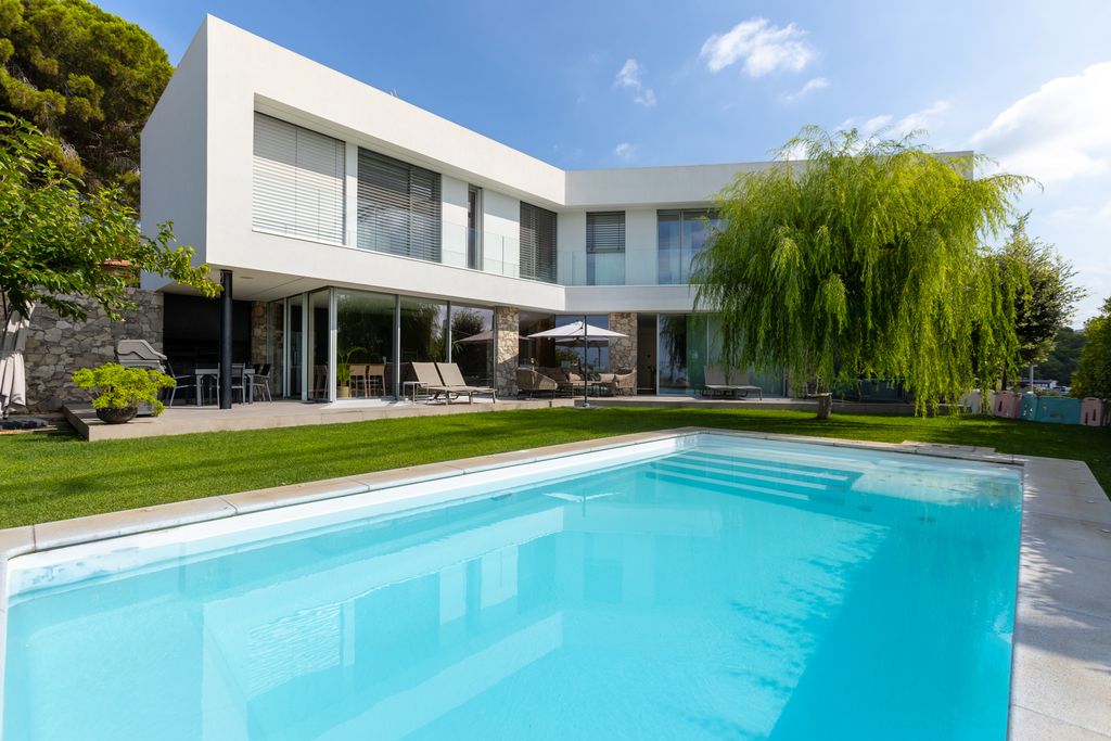 Property photo 1 of 36