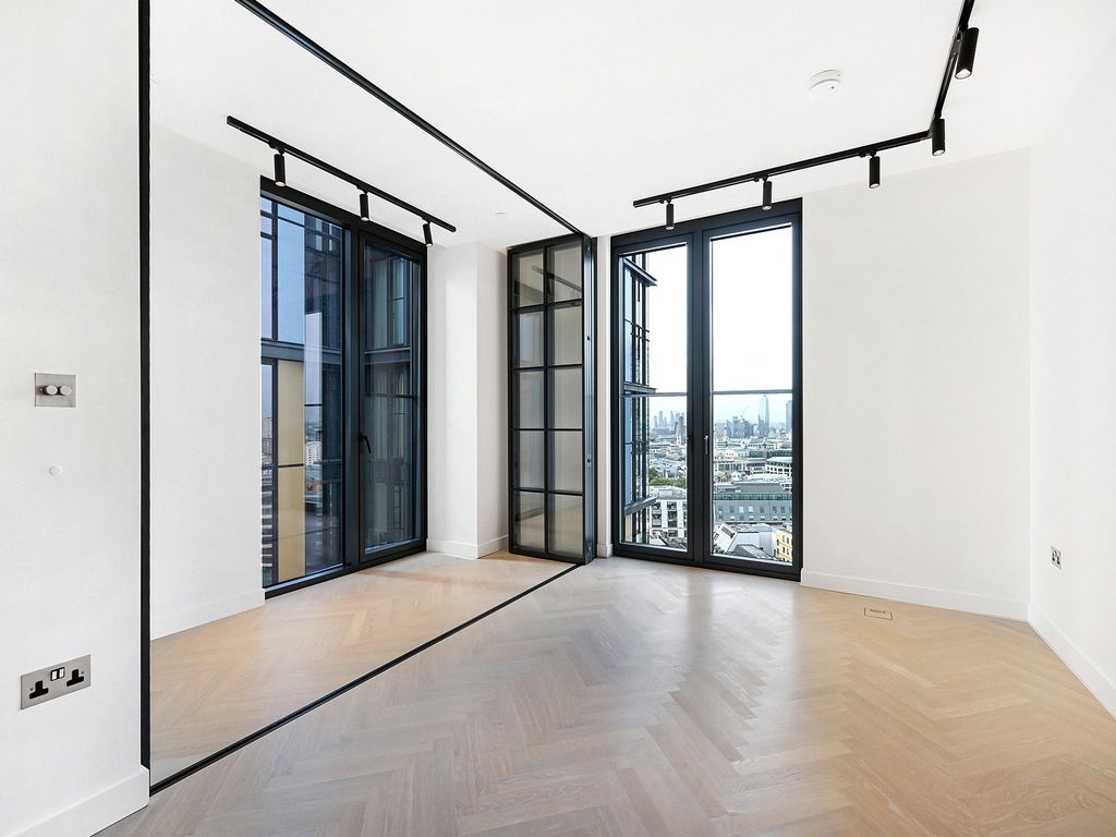 Property photo 3 of 12 One Crown Place