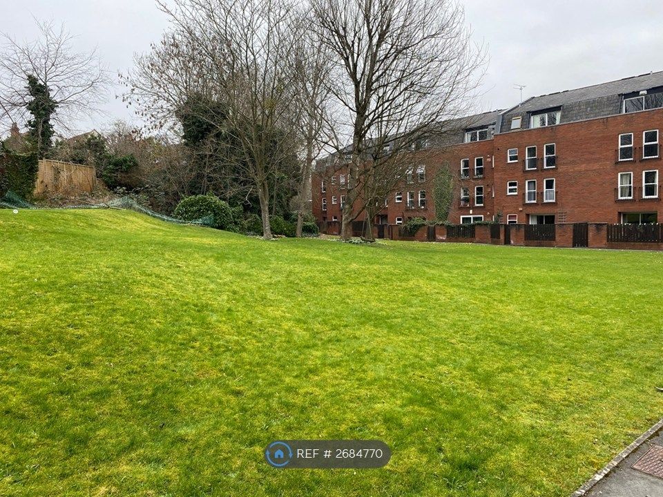 Property photo 2 of 22 Communal Garden