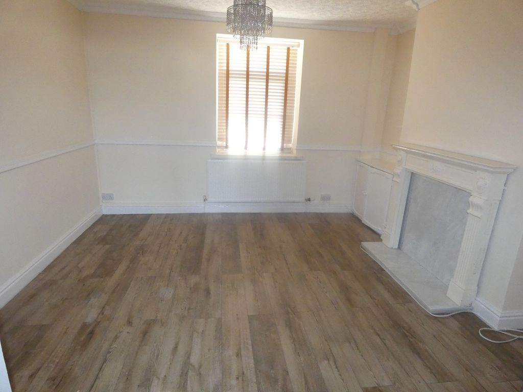 Property photo 2 of 7 Front Lounge