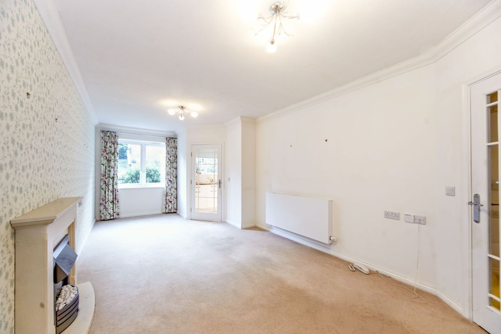 Property photo 1 of 15 Living Room