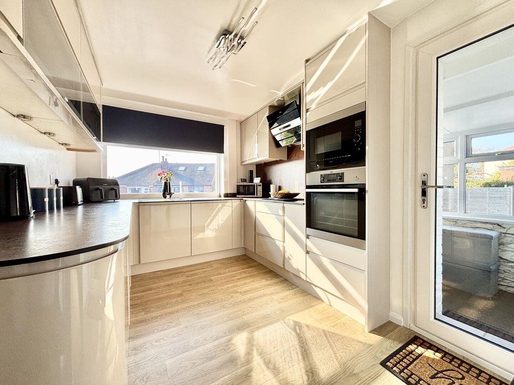 Property photo 3 of 26 Kitchen