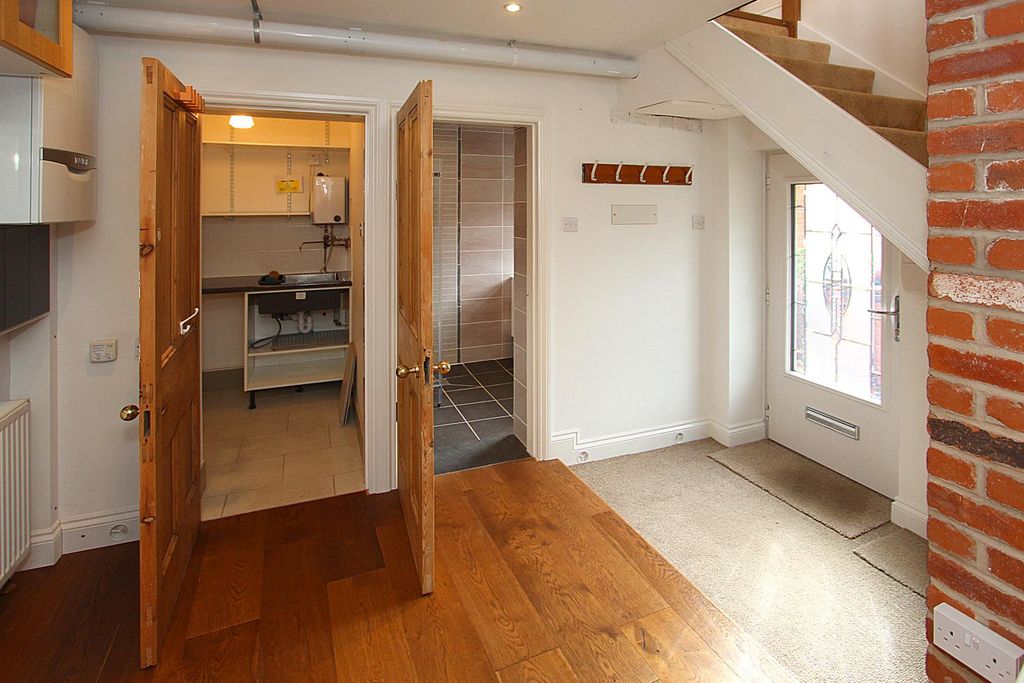 Property photo 3 of 12 Entrance Hall