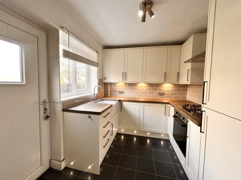 Property photo 3 of 14 Kitchen 2.Jpg